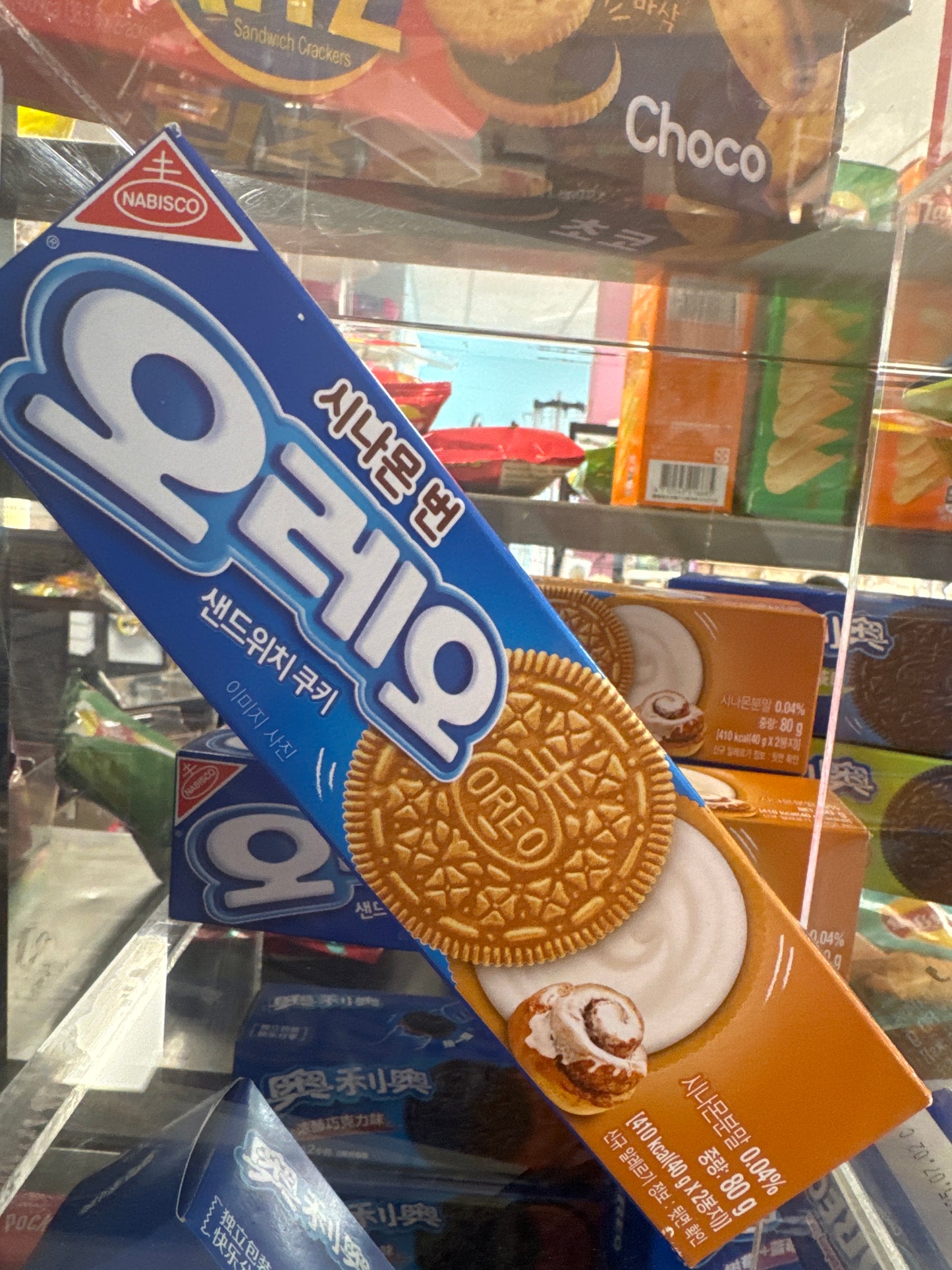 Cinnamon Bun Oreo - Korea