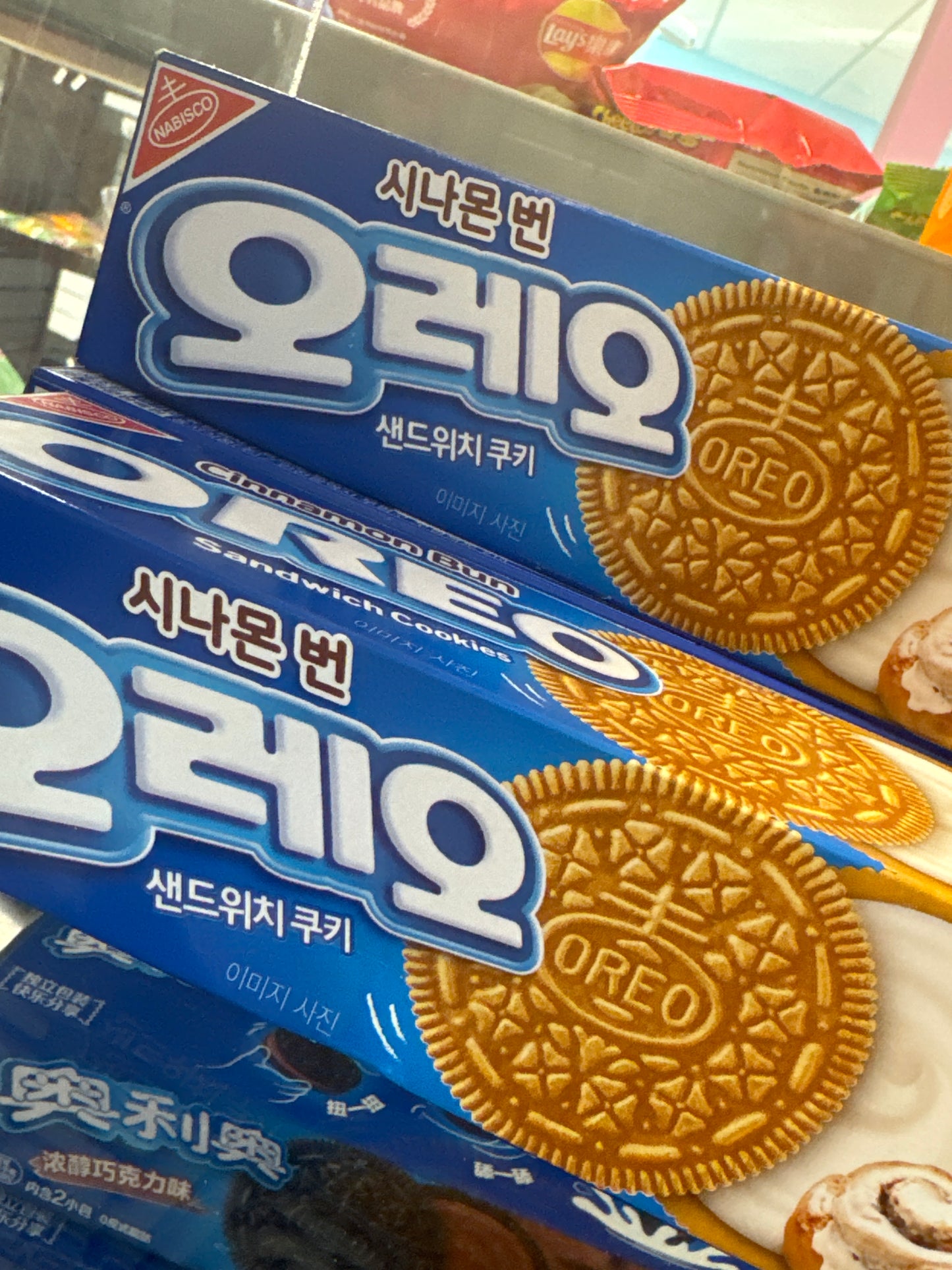 Cinnamon Bun Oreo - Korea